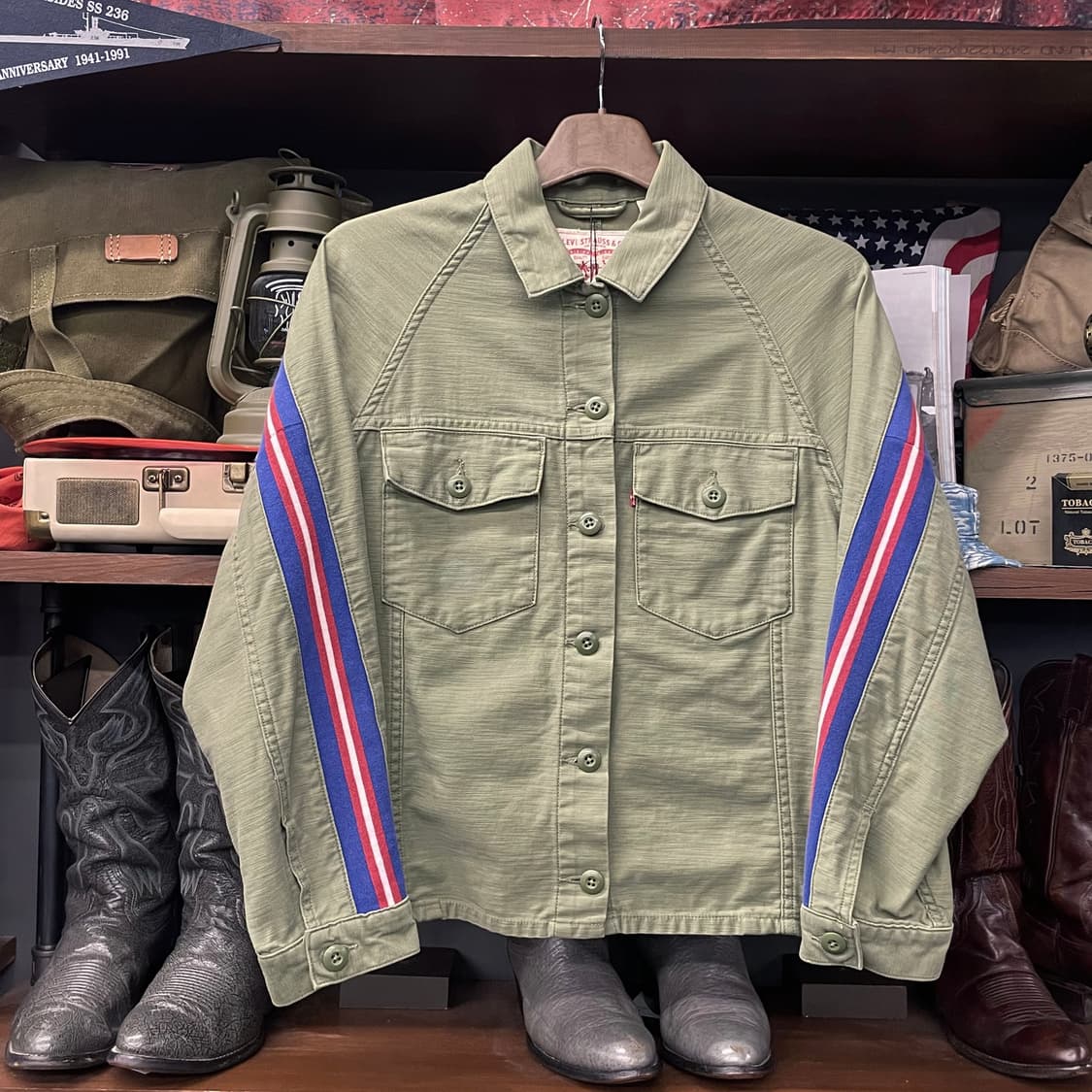 리바이스 밀리터리 트랙 크롭 사이드라인 자켓 N117 상품이미지1