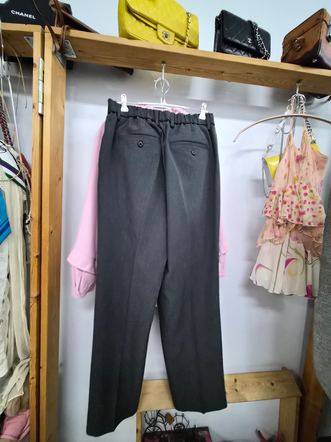 1.기비 프릴넥 핑크 블라우스 2.juan슬랙스 상품이미지9