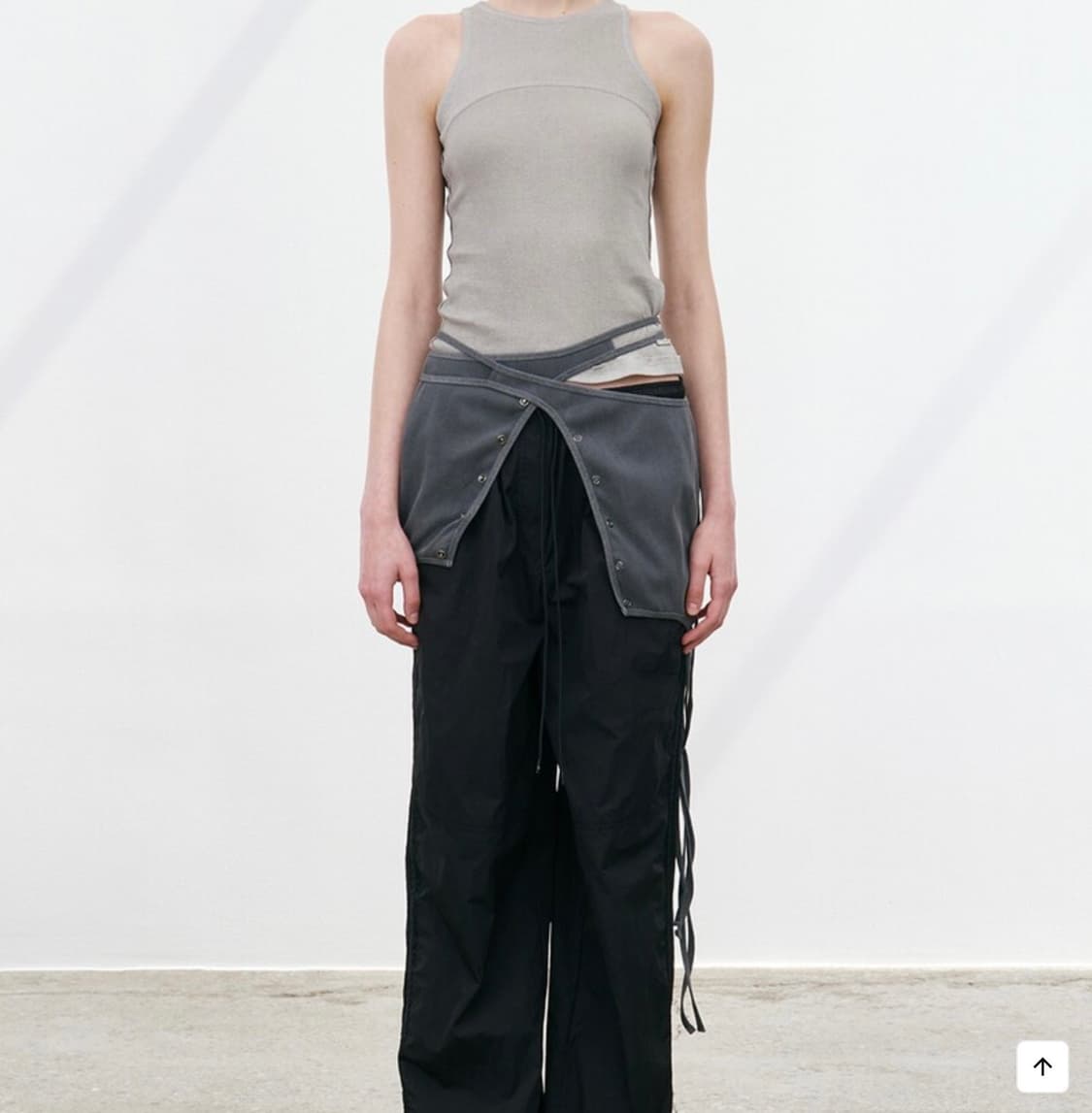 스튜디오테이블 TWISTED CROP TOP, CHARCOAL(새상품) 상품이미지3