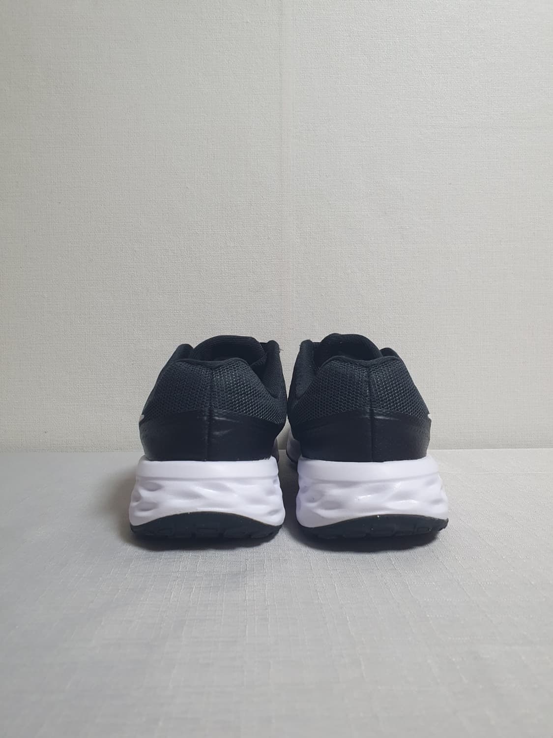 240mm 나이키 레볼루션 블랙 운동화 상품이미지4