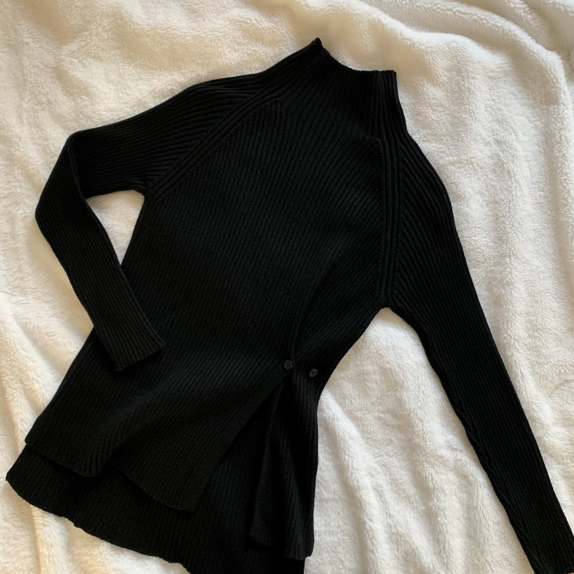 반폴라 옆트임 버튼조절 골지 슬림 블랙 니트 상품이미지10