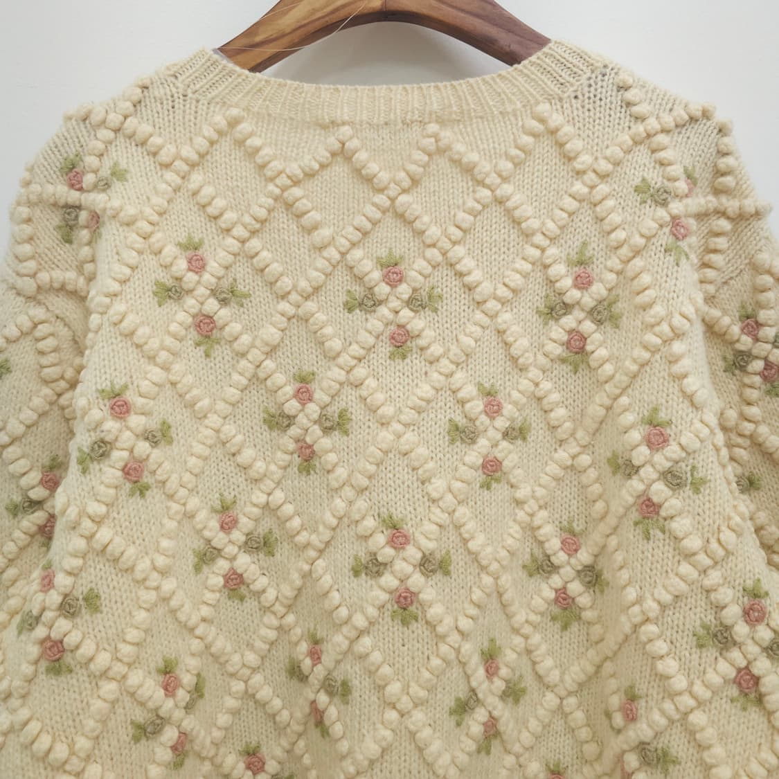 아이보리 팝콘 자수장미 니트 상품이미지10