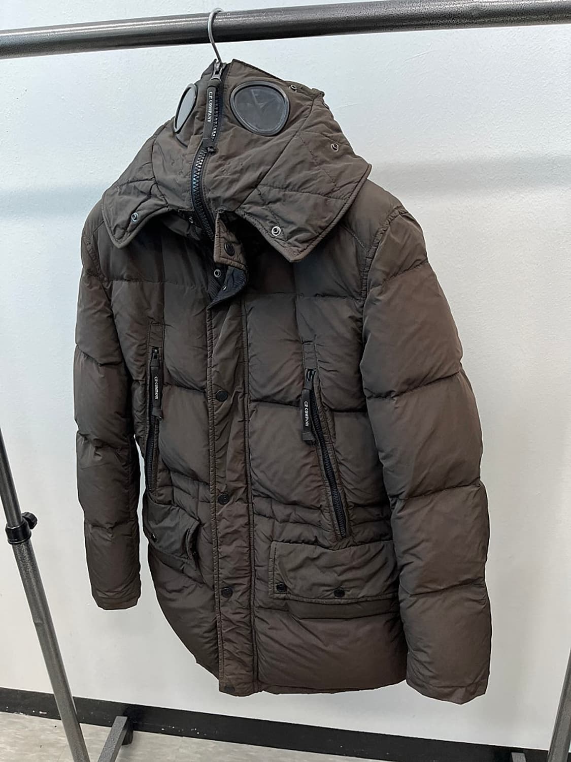 100) CP컴퍼니 초코브라운 고글 다운패딩  상품이미지1
