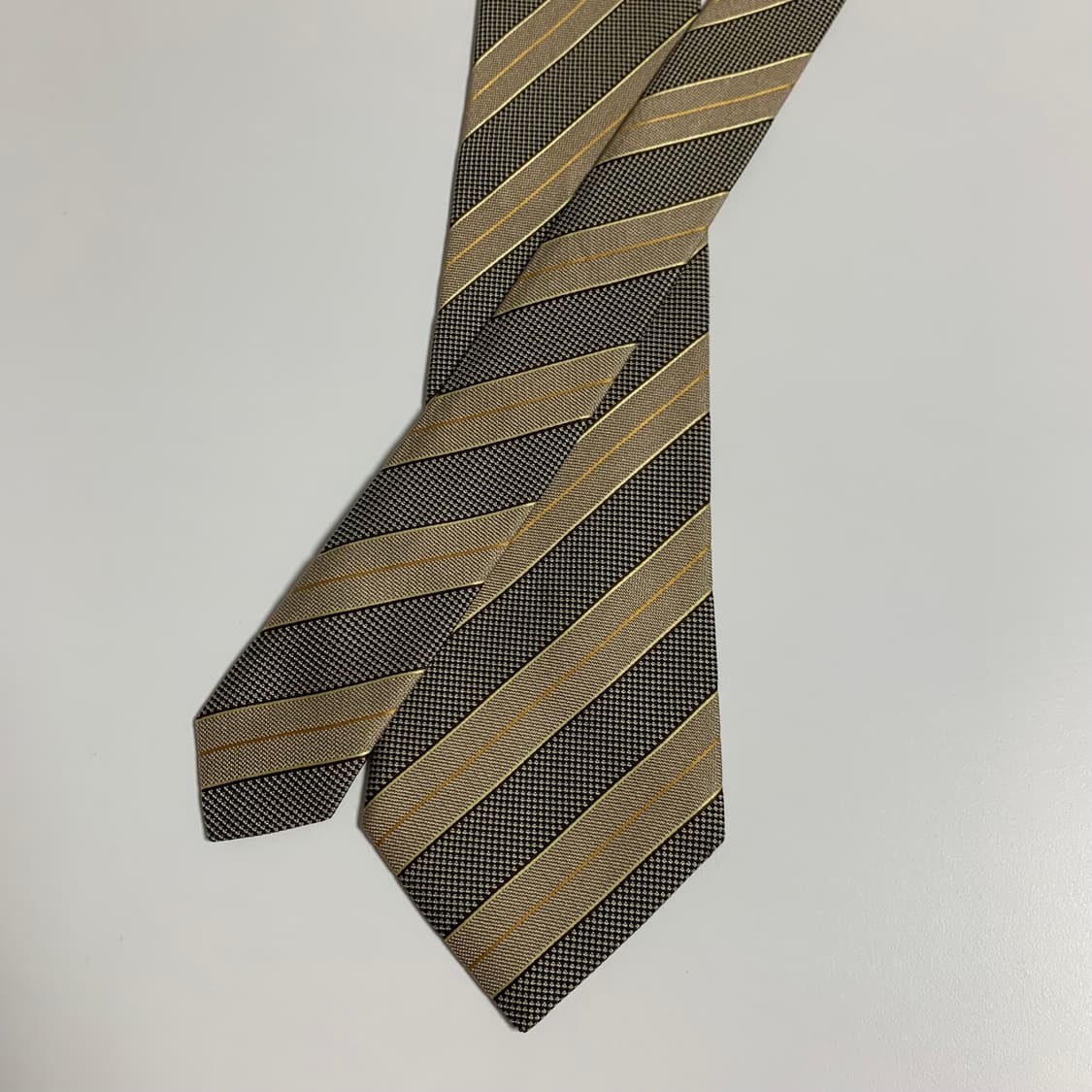 지방시(GIVENCHY) 명품 레지멘탈 클래식넥타이 신형라벨 A등급 상품이미지3