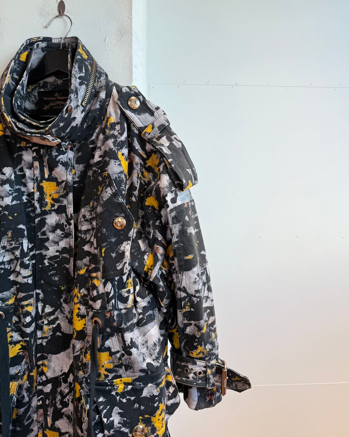 비비안 웨스트우드 블랙 옐로우 페인팅 프린팅 자켓  상품이미지5