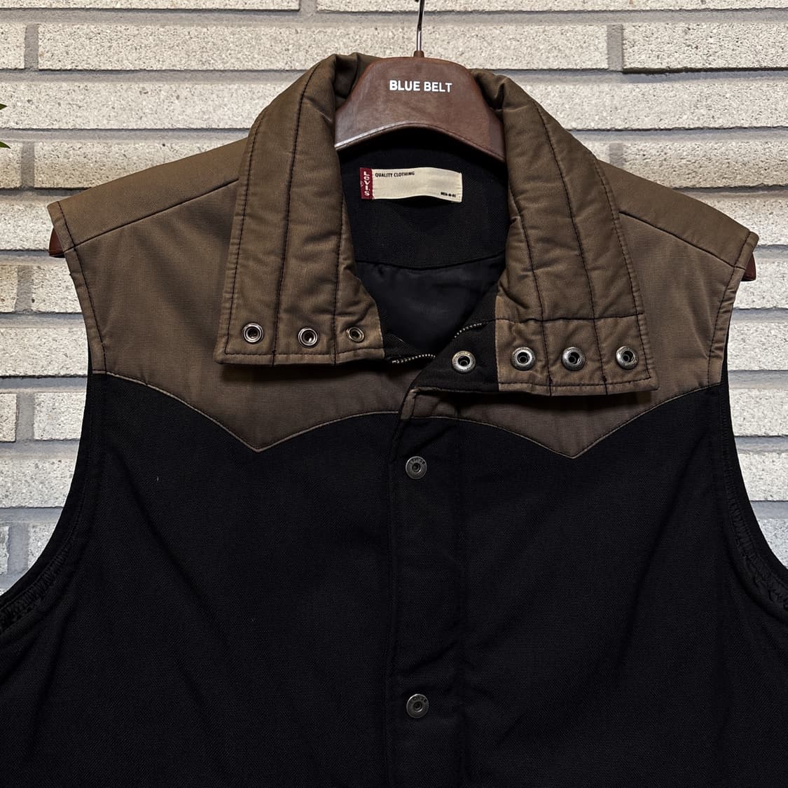 리바이스 웨스턴 패딩 베스트 요크컷 디테일 블랙/브라운 상품이미지4