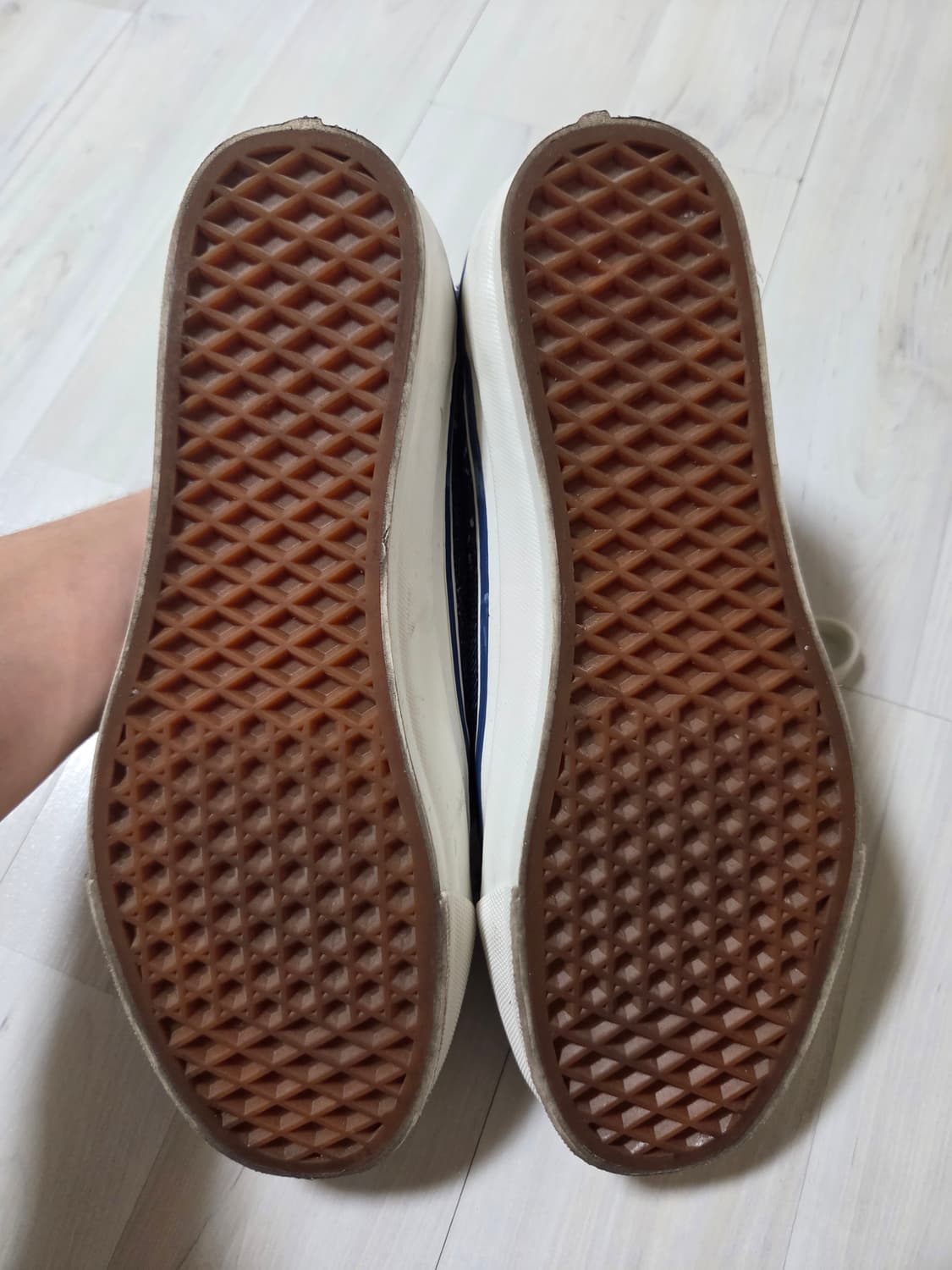 반스 x 인빈시블 프리미엄 올드스쿨 프레이드 데님 마쉬멜로우 275 상품이미지8