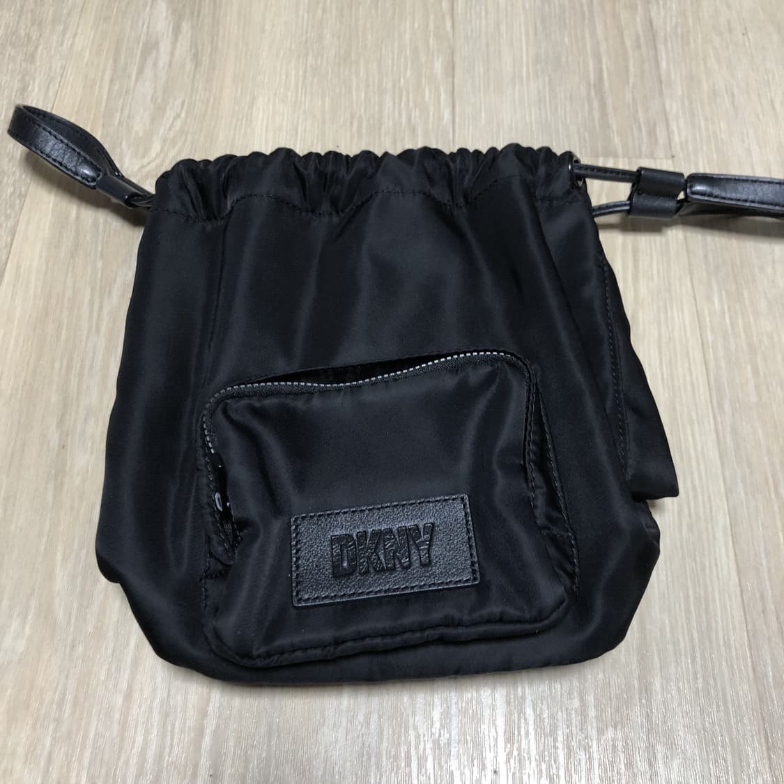 (ONE SIZE) DKNY 블랙 드로우 스트링 버킷백 상품이미지7