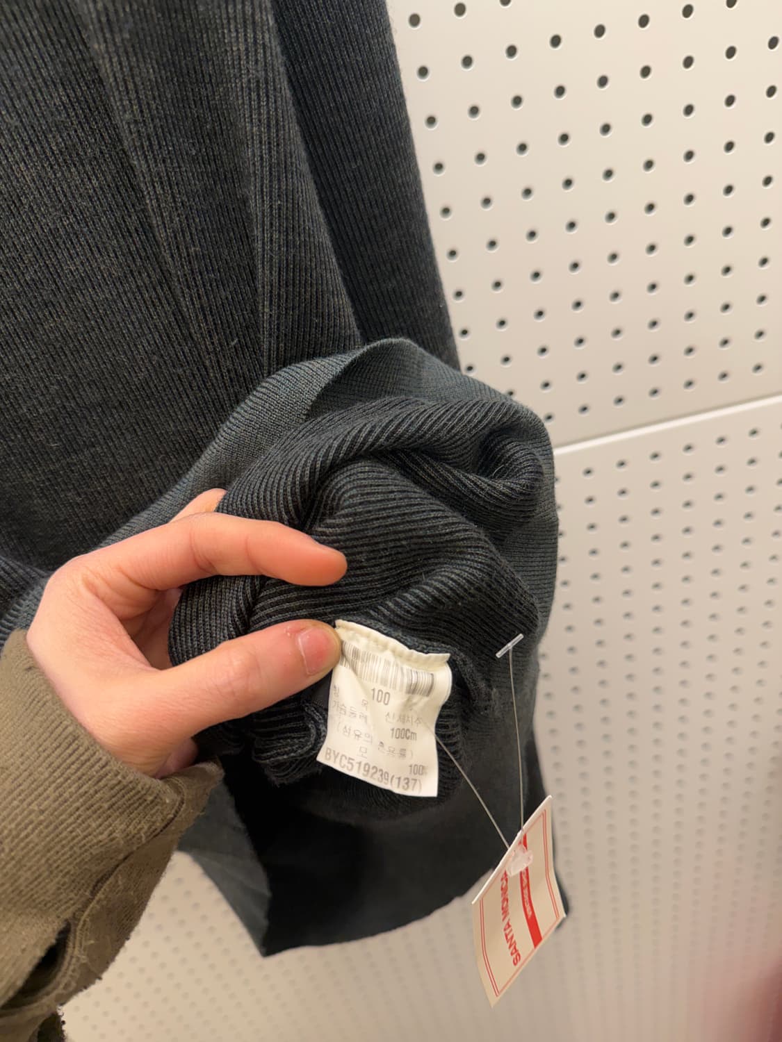 생로랑 다크그레이 미니 로고 니트 U180 상품이미지4