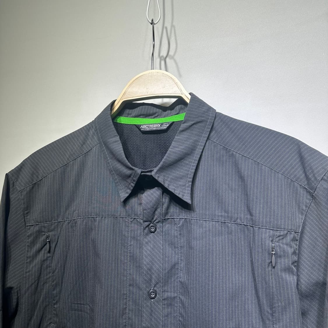 아크테릭스 반팔 셔츠 판매합니다 상품이미지2