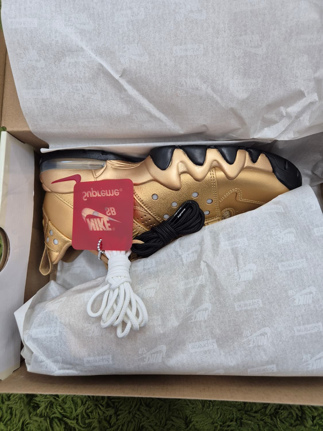 나이키 x 슈프림 SB 에어 맥스 2 CB 94 로우 골드 메탈릭 골드  상품이미지1