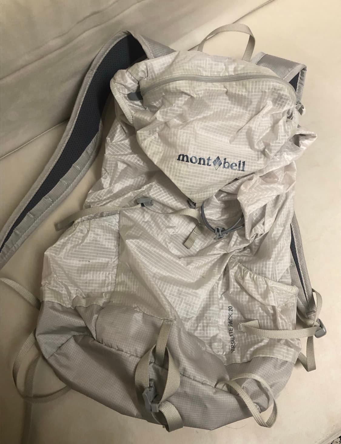 몽벨 버사라이트 백팩 20L 그레이 상품이미지1