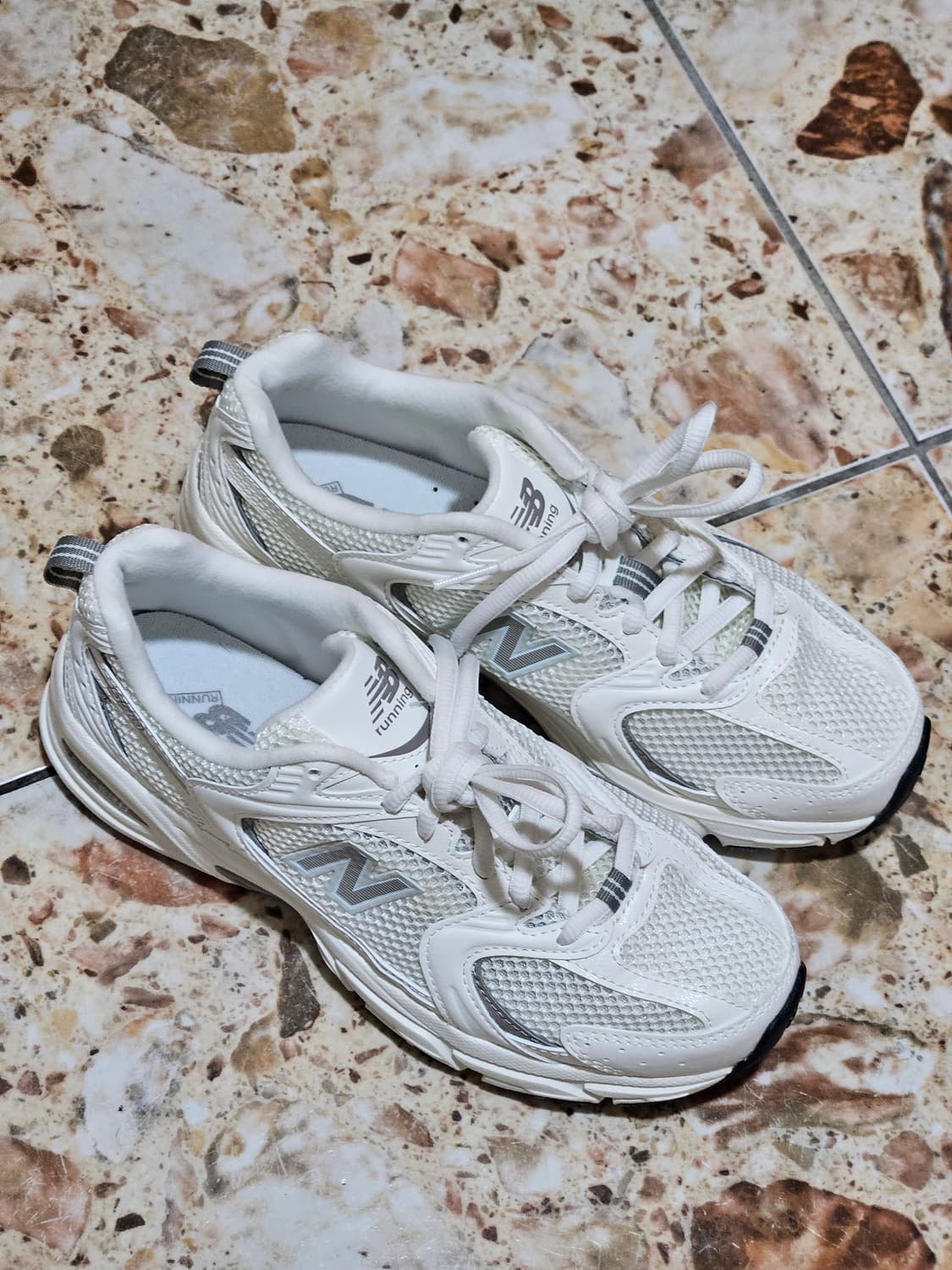 뉴발란스 530 화이트 펄 그레이 러닝화 225 상품이미지1