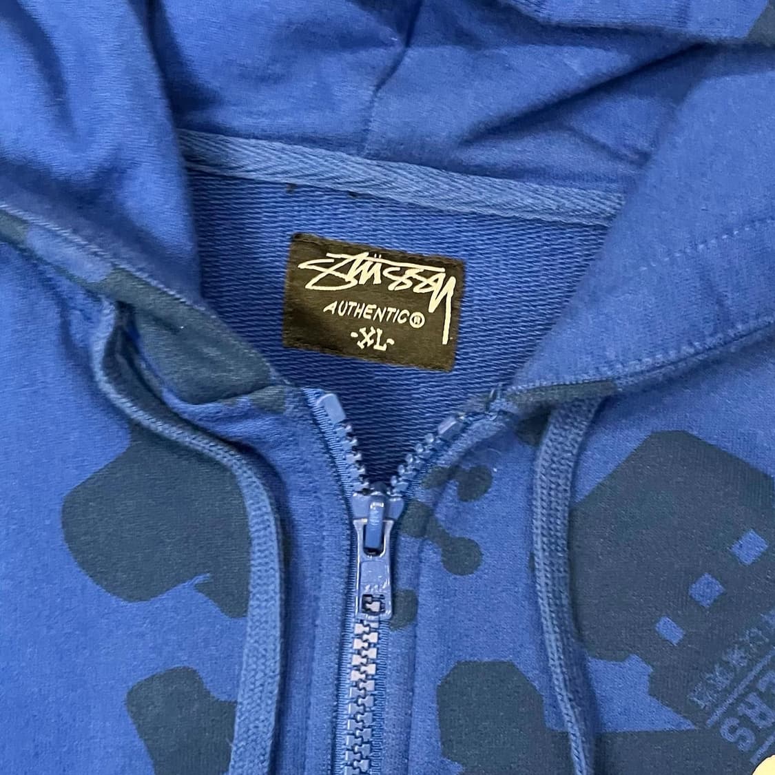 Stüssy skull logo hood zip-up 상품이미지4