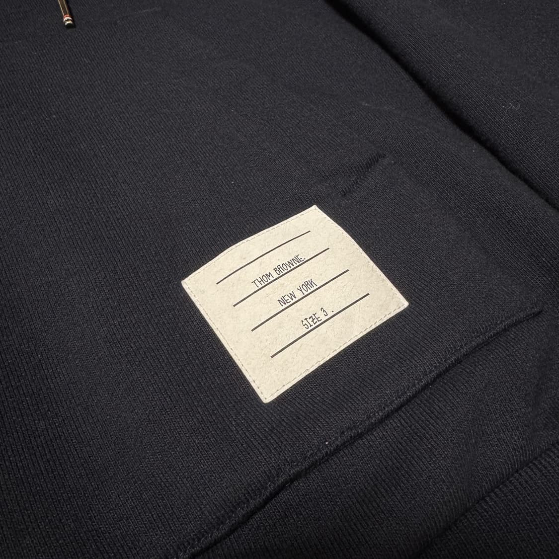 [신형 / 새상품급] 톰브라운 백삼선 후드티 네이비 상품이미지4