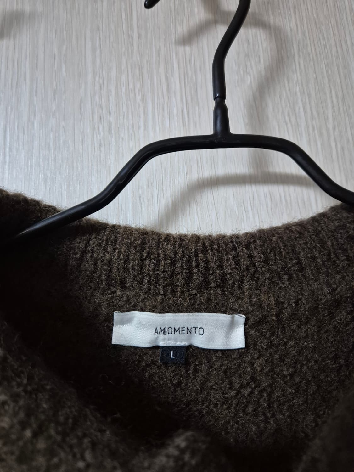 아모멘토 원버튼 컬러니트 카라니트 남성 23년 상품이미지6