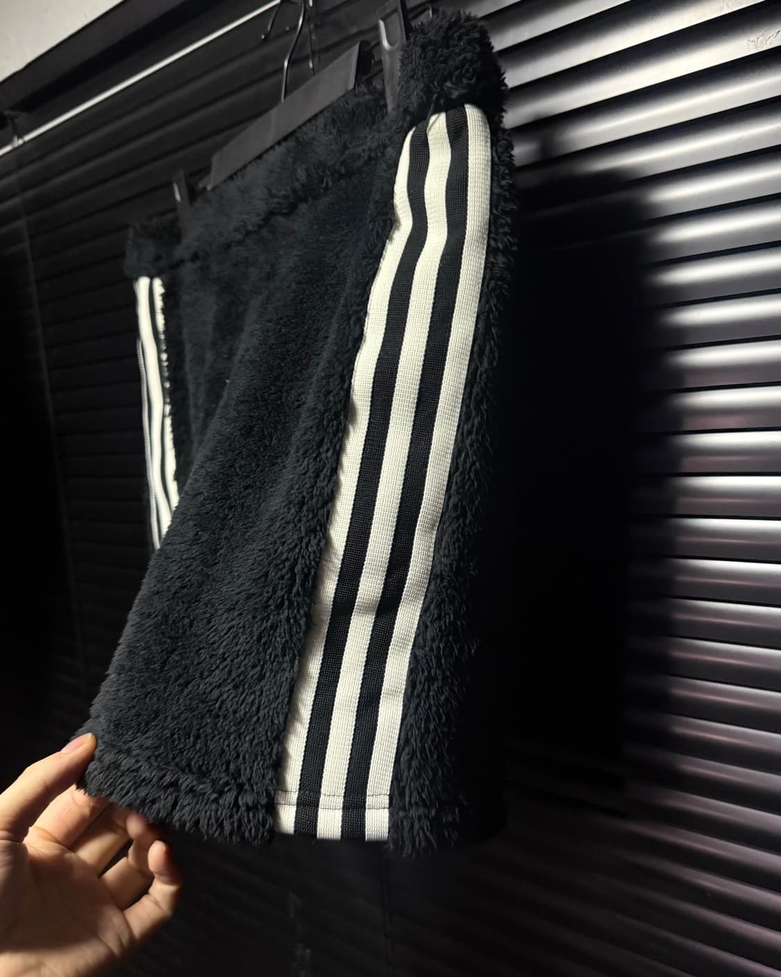 아디디스 털 후리스 블랙 삼선 방한 겨울 골프 S 90 갸루 펑크 치마  상품이미지4