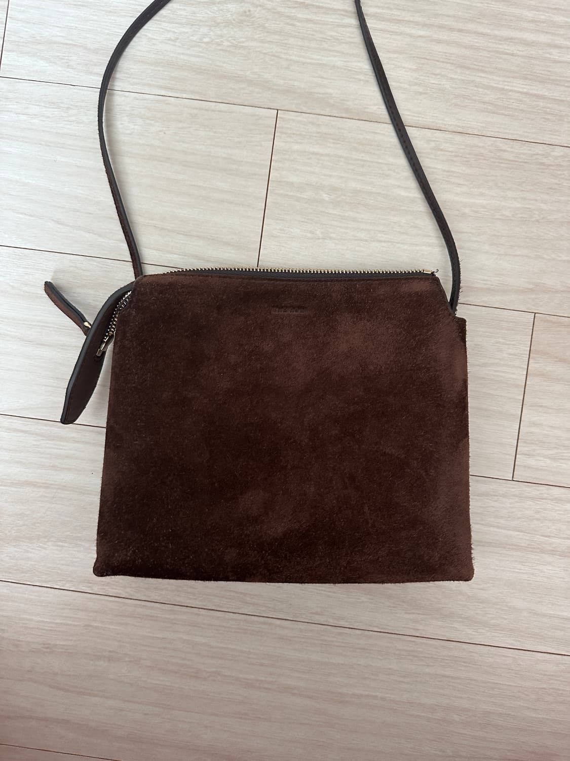 더로우 누 트윈 미니백 스웨이드 모카 상품이미지1