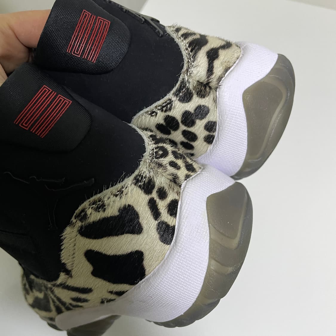 [uk4.5] 상태최상 235-240 조던 송치 레오파드 화이트 농구화 상품이미지8