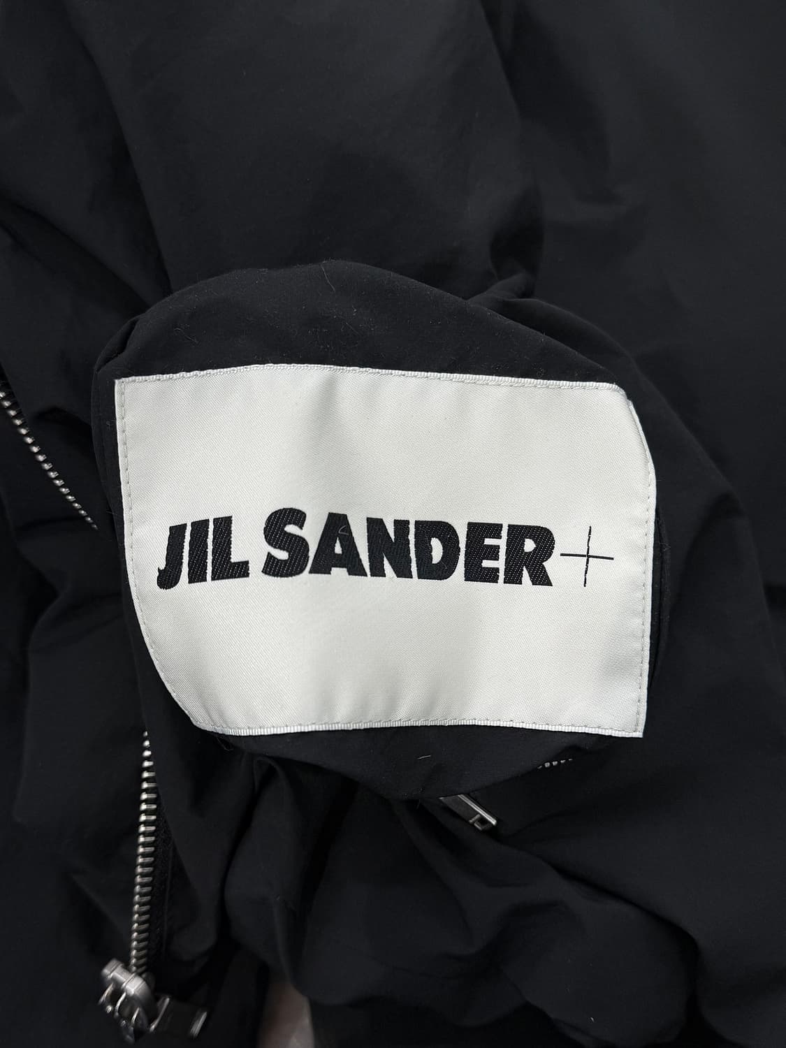 질샌더 블랙 패디드 쇼트 라이티 봄버 자켓 상품이미지5