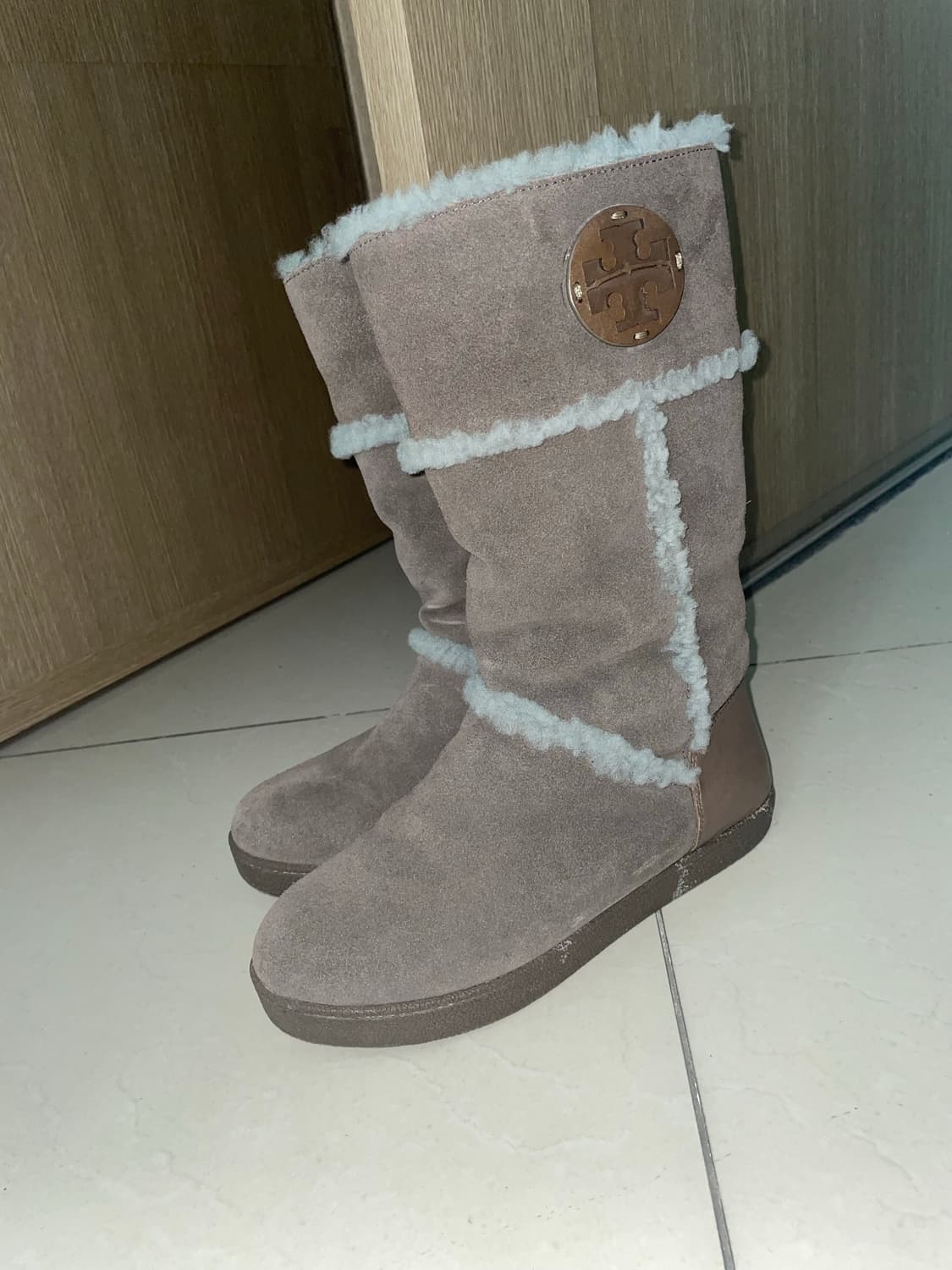 토리버치 한정판 시어링 부츠 상품이미지2