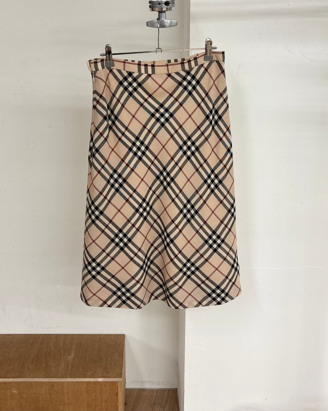 버버리 노바 체크 미디 스커트 상품이미지1