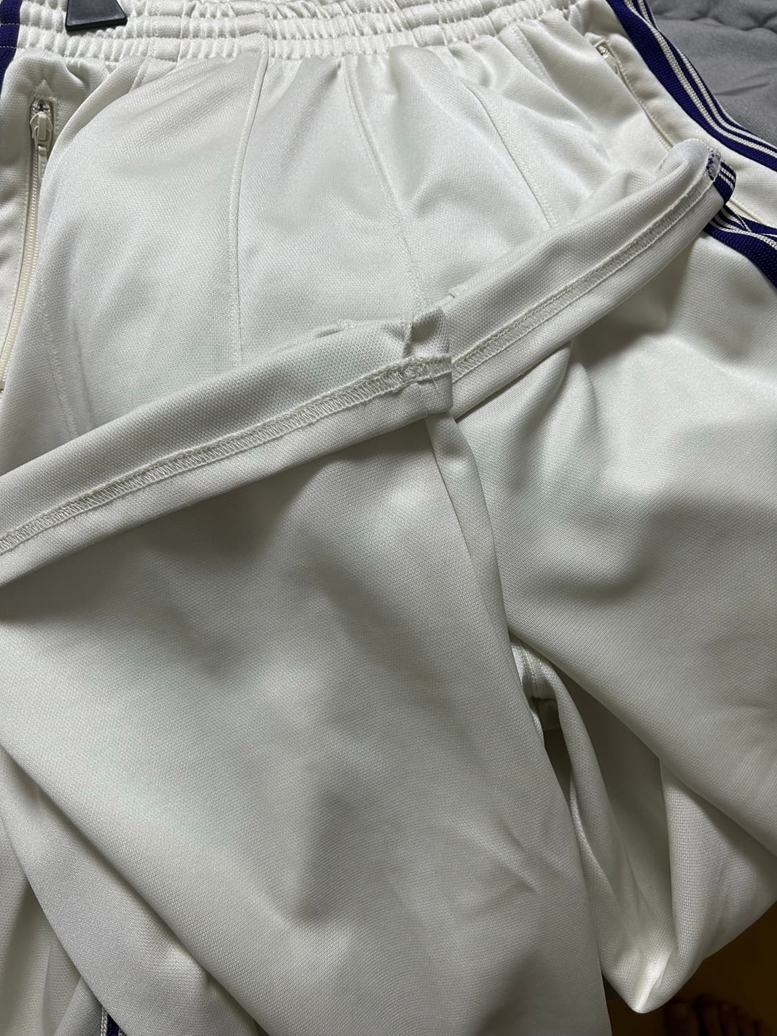 니들스 hd 트랙팬츠 폴리 스무스 아이스 화이트 (화이트 퍼플) 상품이미지10