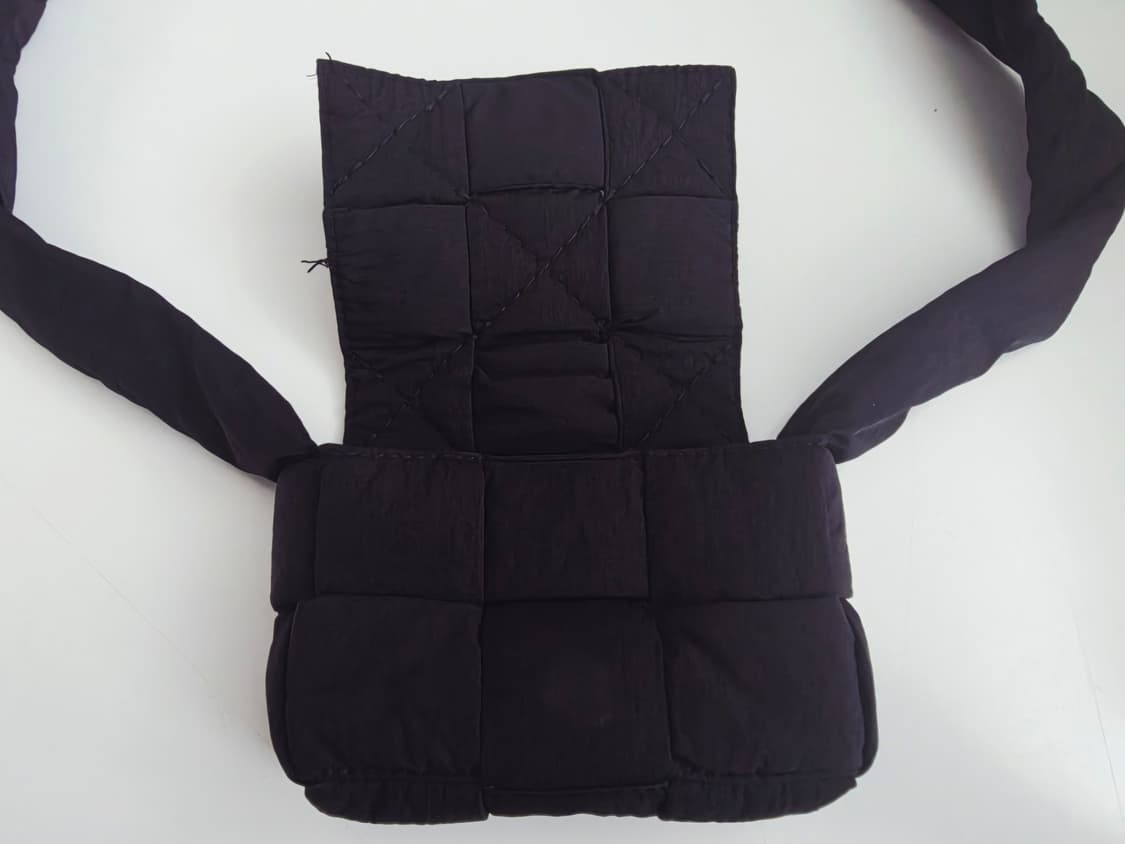 보테가 베네타 패딩 카세트백 미니 (상태 매우좋음) 상품이미지3