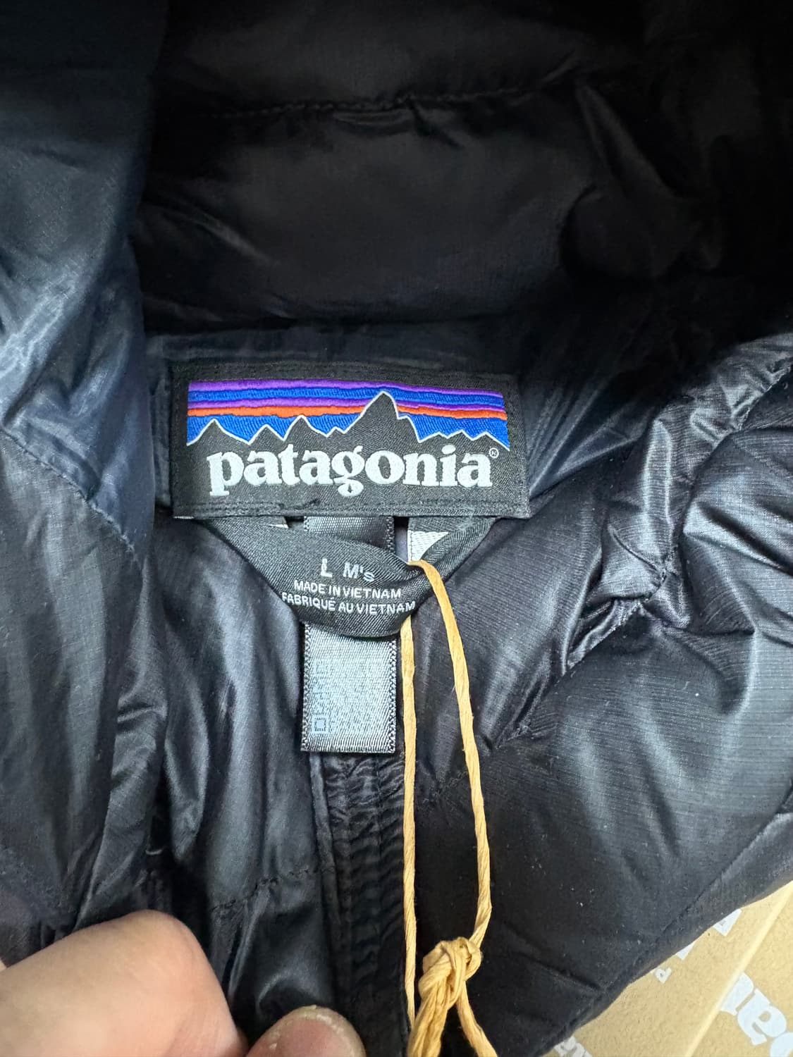 [L] 새상품 파타고니아 피츠로이 다운 후디 블랙 상품이미지4