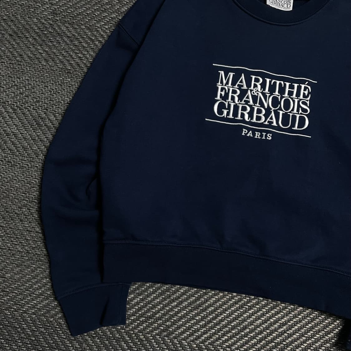 마리떼 프랑소와 저버 자수 빅로고 크롭 맨투맨 네이비y 5383 상품이미지4