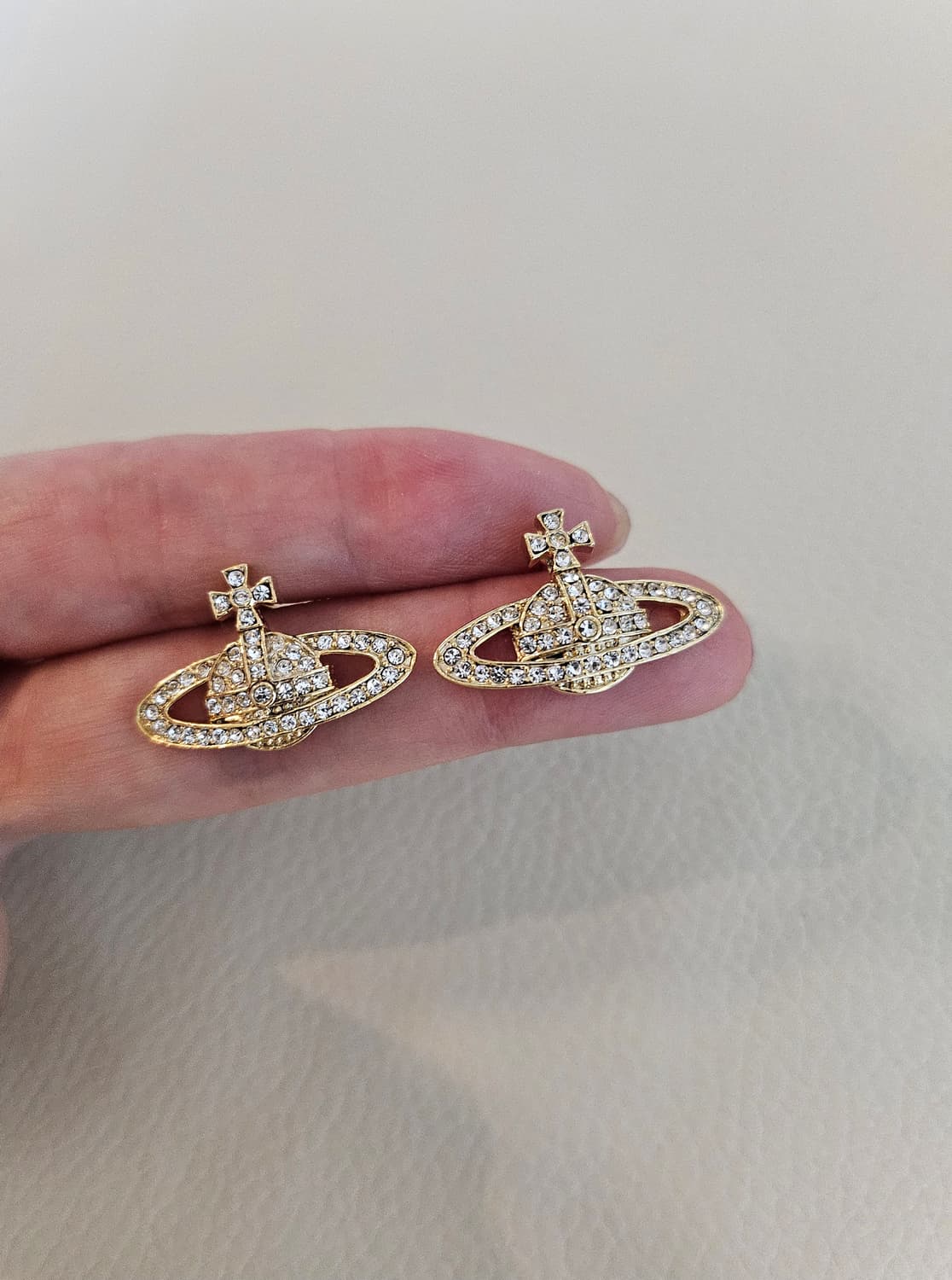 비비안웨스트우드 업사이클링 올큐빅 금장 귀걸이 상품이미지4