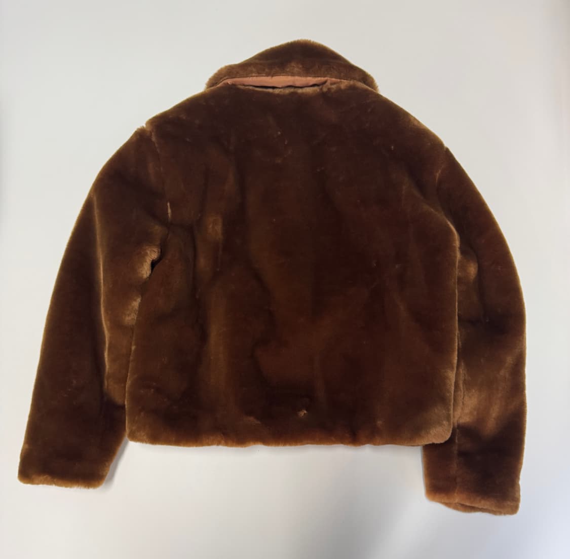 여성 디어리스트 메이비베이비 페이크 퍼 크롭 자켓 상품이미지2