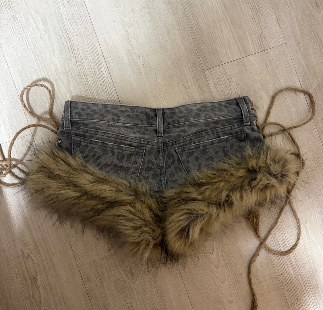 택포) 레이어룸 퍼반바지 퍼숏츠 숏스 숏츠 핫팬츠 퍼 상품이미지2