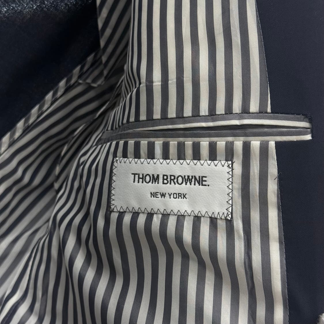 [2] 톰브라운 사선완장 금장 울 블레이저 상품이미지5