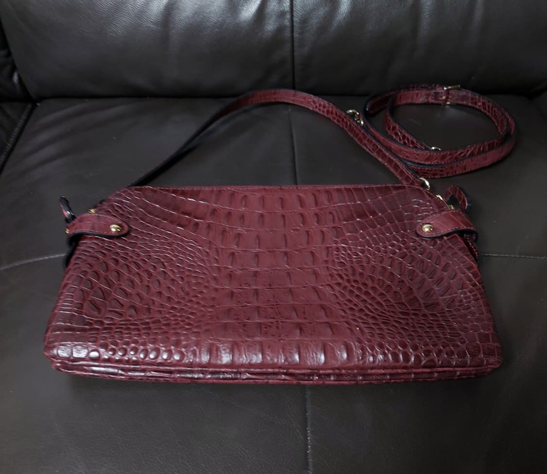 윤순영 악어 패턴 버건디 숄더백

 상품이미지3