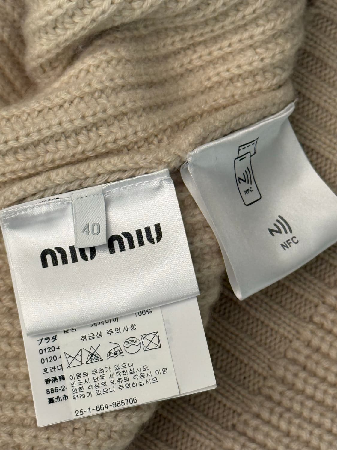 [새상품] 미우미우(Miu Miu) 25FW 캐시미어 스트라이프 가디건 상품이미지5