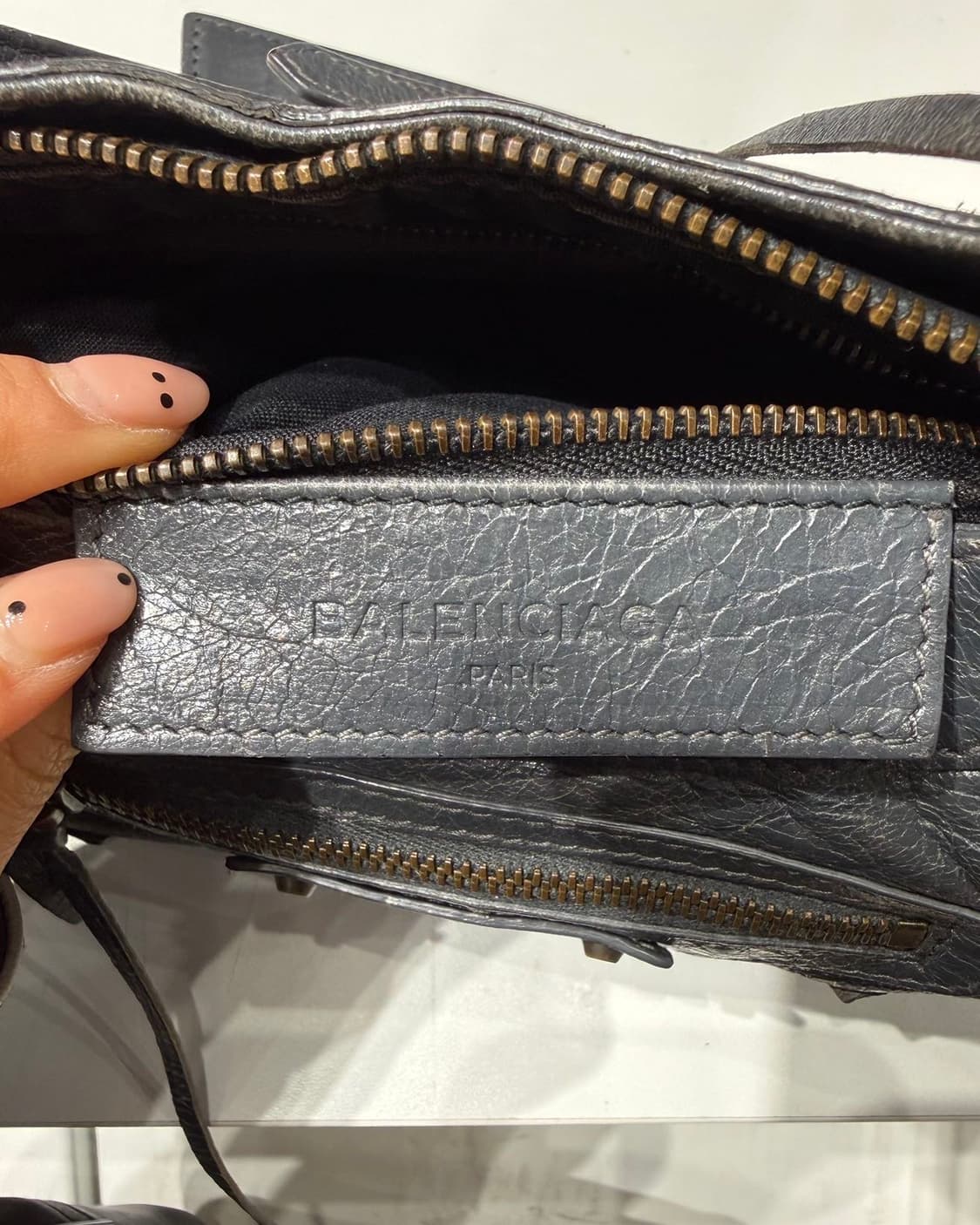 발렌시아가 차콜 모터 크로스백 상품이미지8