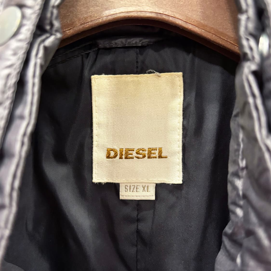 디젤 하이넥 퀄팅 패딩 자켓 워크 웨어 스탠드 카라 스티치 디테일 차콜 상품이미지7