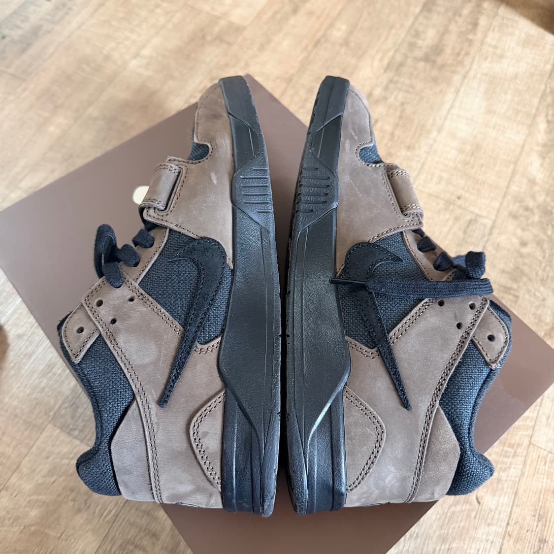 [275] 조던 x 트래비스 스캇 점프맨 잭 TR 블랙 앤 다크 모카 상품이미지8