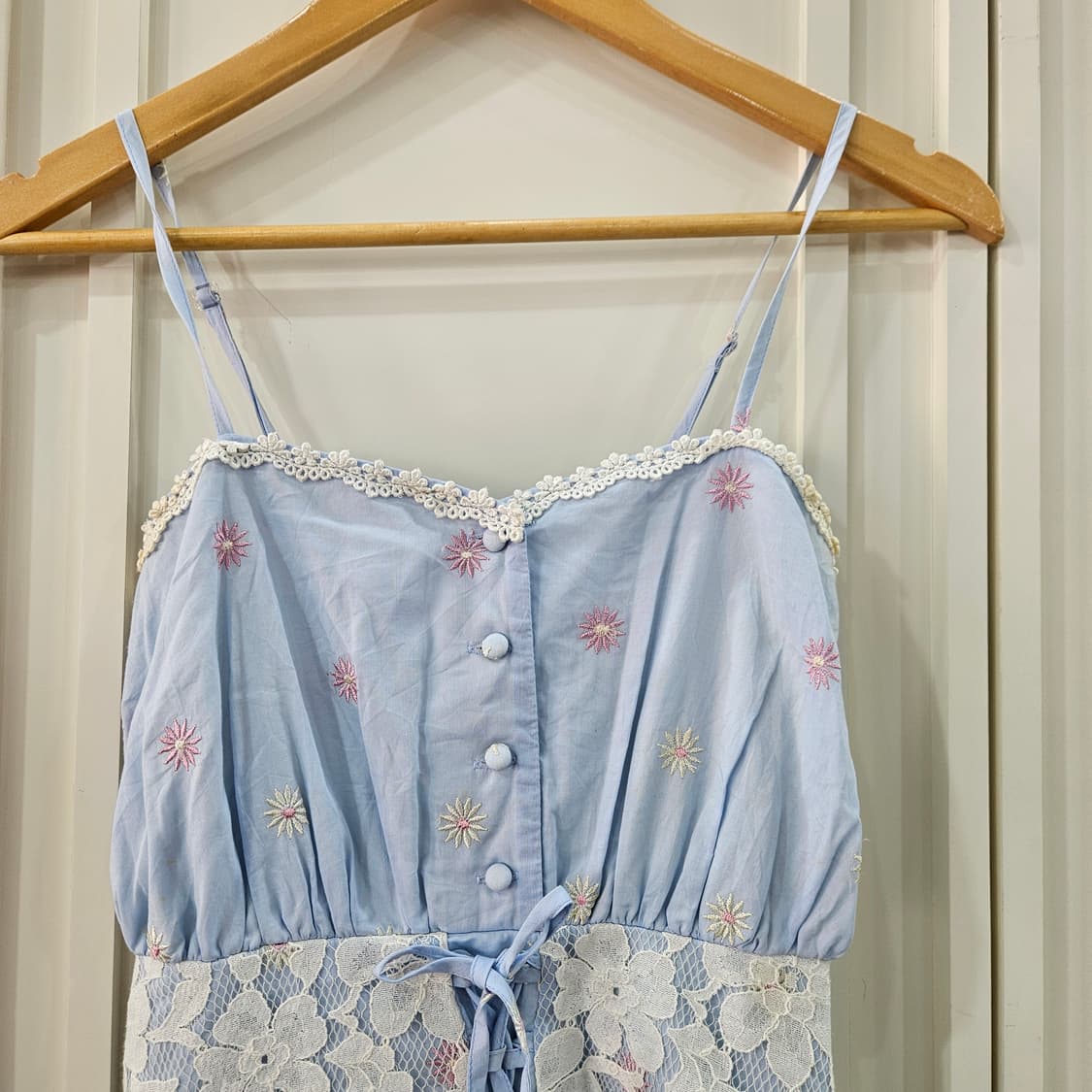 레이스 꽃무늬 하늘색 끈 원피스 상품이미지3