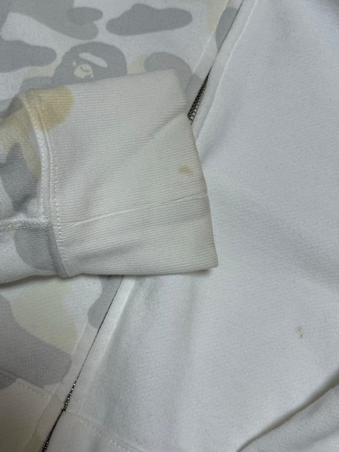 베이프 백계 화이트 반반 카모 샤크 야광 후드집업 m사이즈 상품이미지7