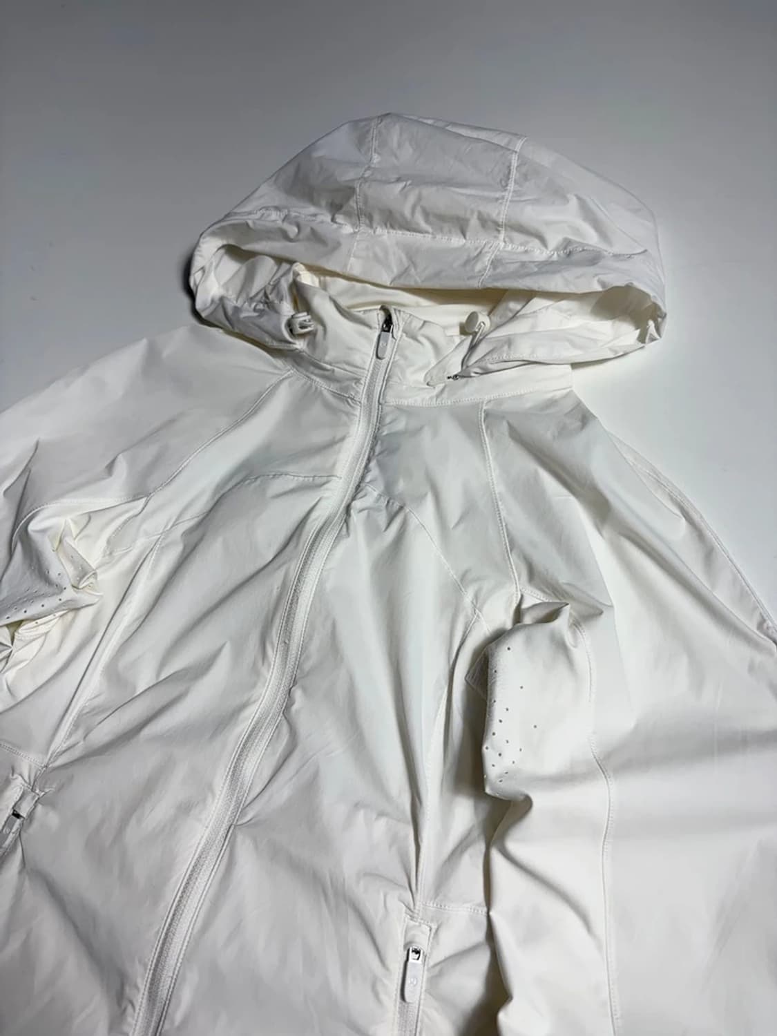 룰루레몬 Lululemon 화이트 러닝 바람막이 후드 자켓 R2038 상품이미지2