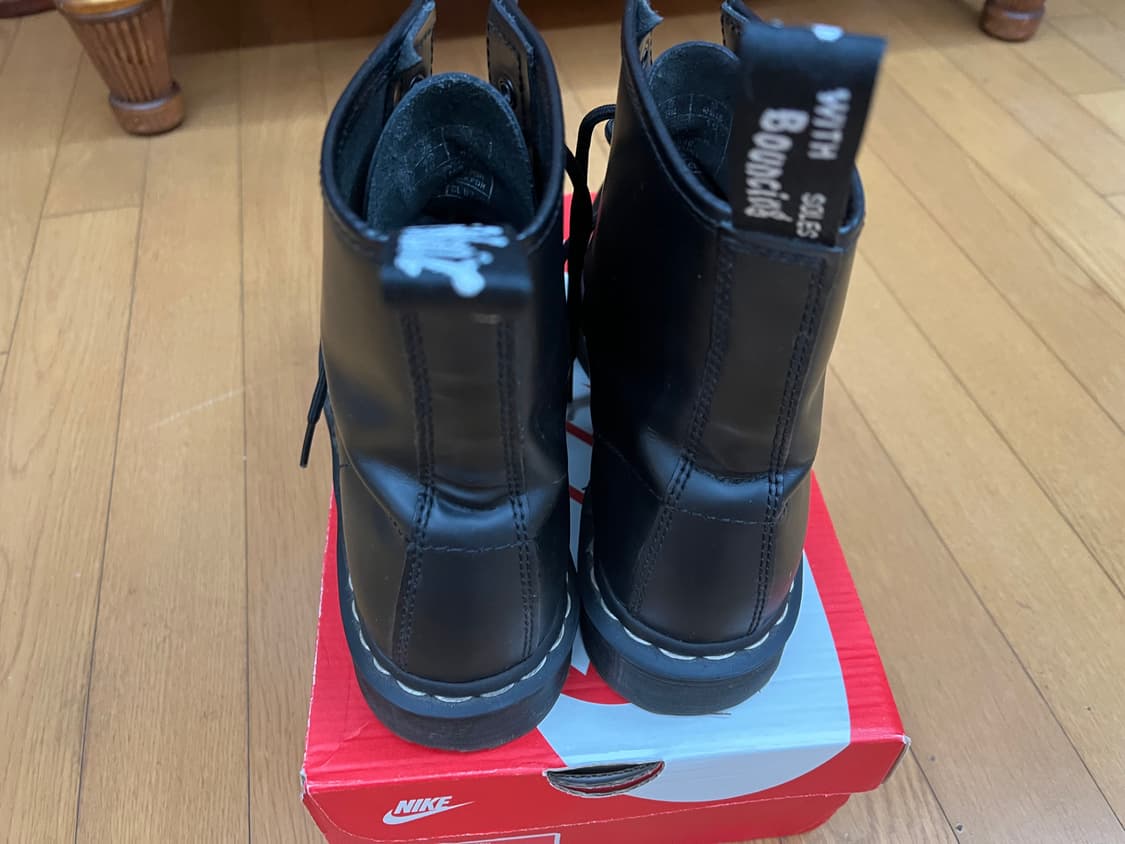 닥터마틴 화이트 스티치 부츠 상품이미지2