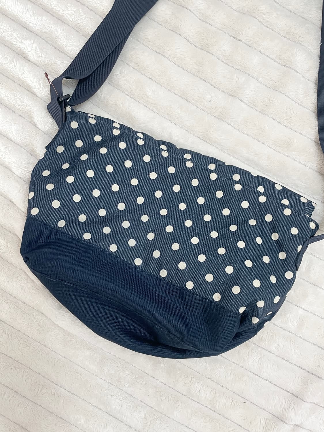 콜맨 데님도트 크로스백 상품이미지3