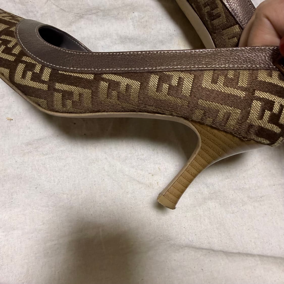 펜디 시그니처 하이힐 슈즈 상품이미지4
