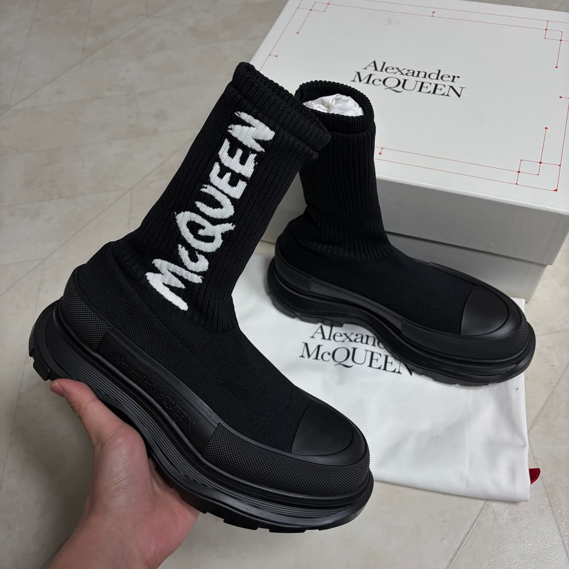[새상품]알렉산더맥퀸 그래피티 니트 트레드 슬릭 부츠 블랙 상품이미지2