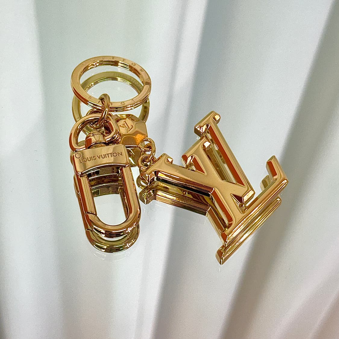 [새상품급] 25FW 루이비통 파셋 키링 골드 상품이미지7
