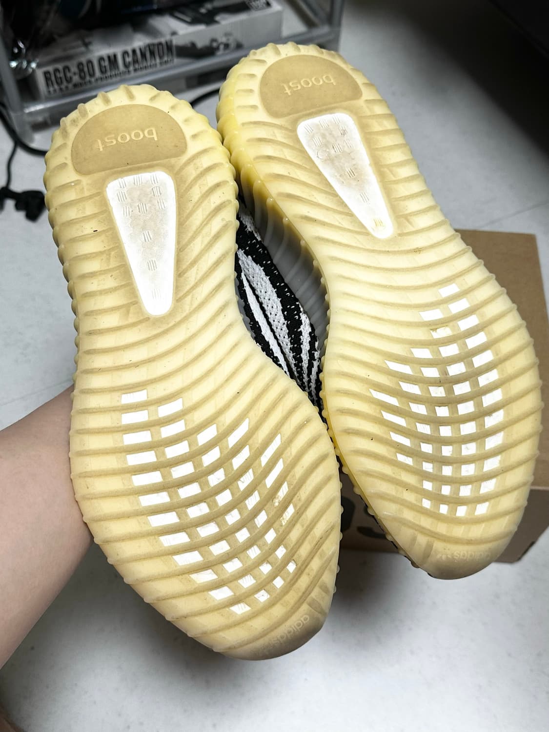 아디다스 이지부스트 350 v2 지브라 상품이미지4