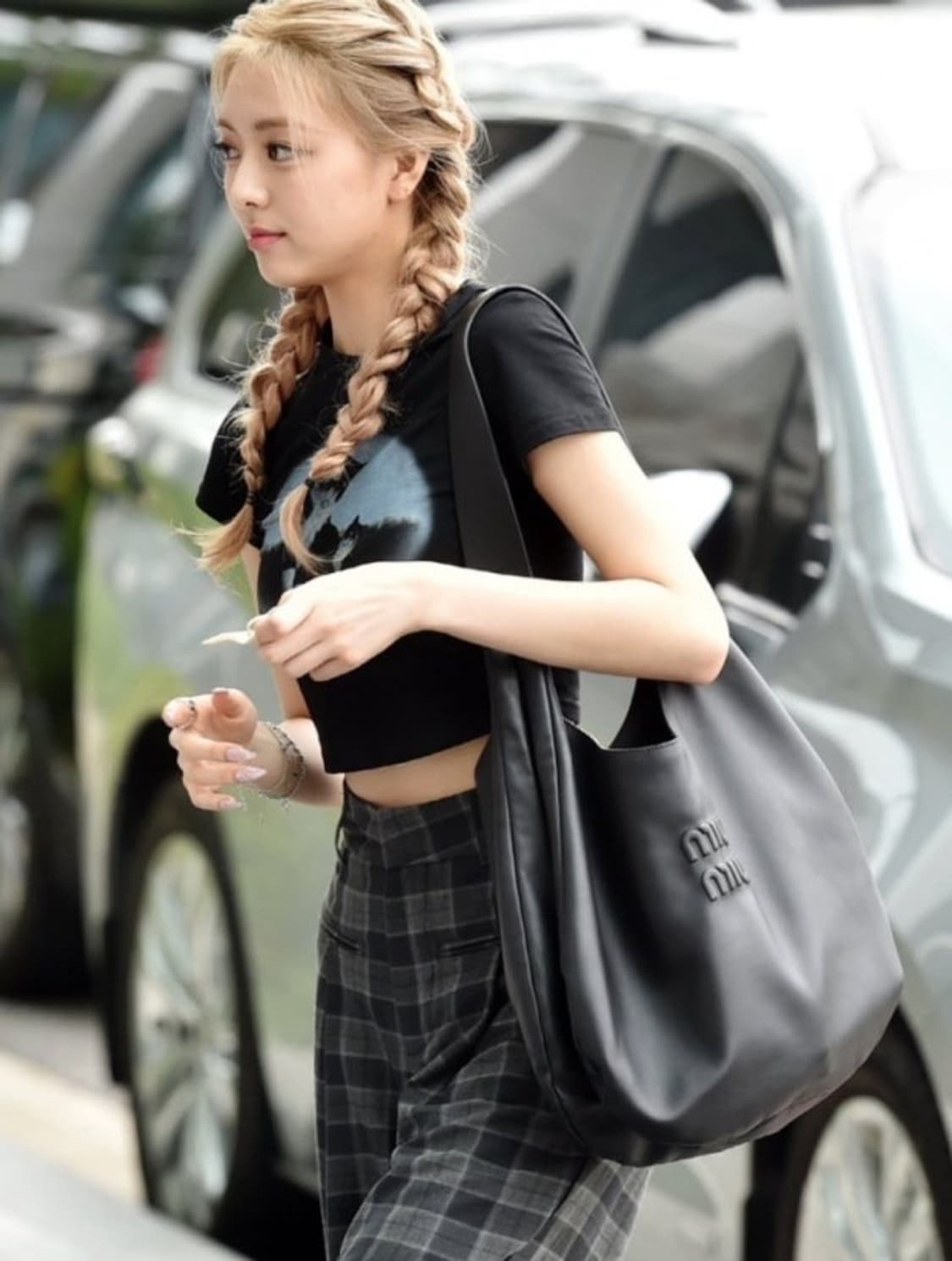 미우미우 가죽 호보백 상품이미지4