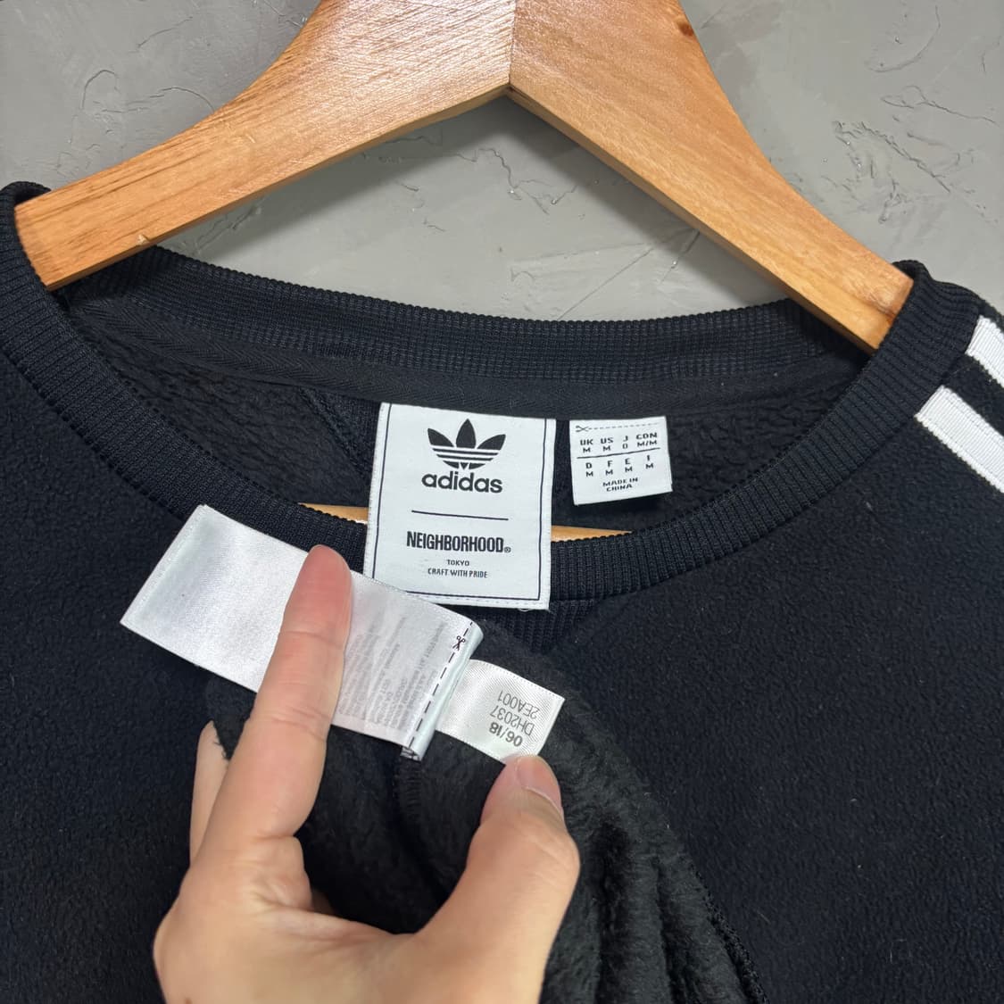 아디다스 x 네이버후드 맨투맨 상품이미지3
